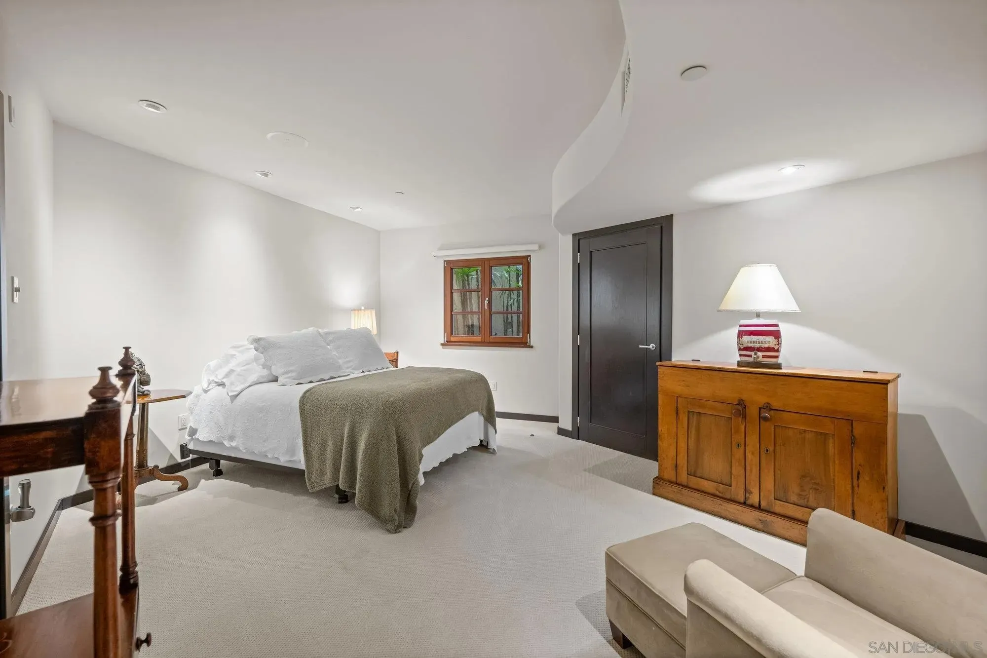 La Jolla, California 92037, United States, 3 Bedrooms Bedrooms, ,3 BathroomsBathrooms,Residential,Active,196977