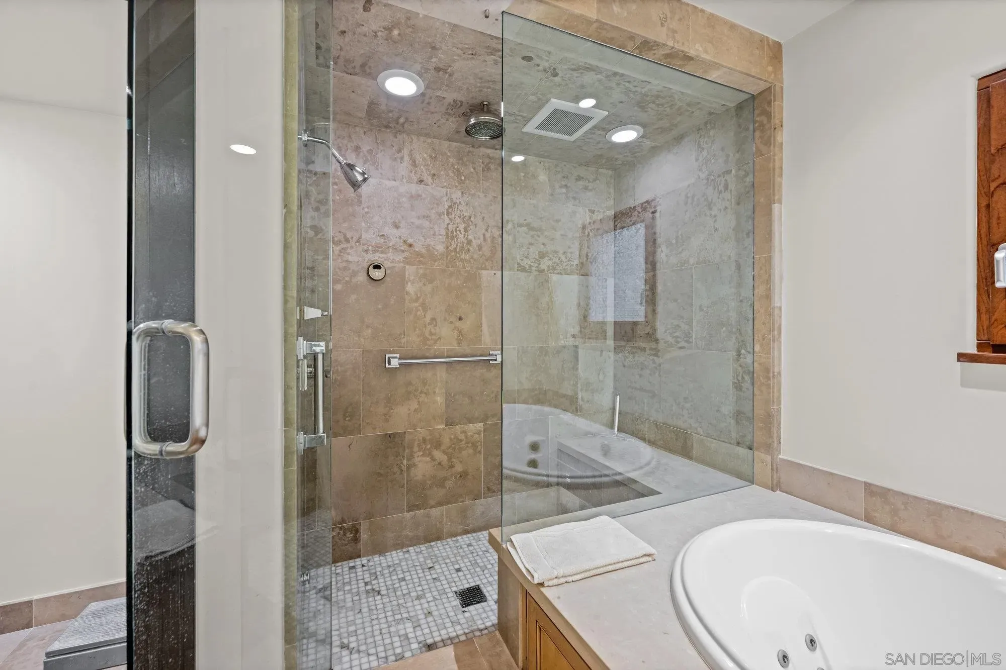 La Jolla, California 92037, United States, 3 Bedrooms Bedrooms, ,3 BathroomsBathrooms,Residential,Active,196977