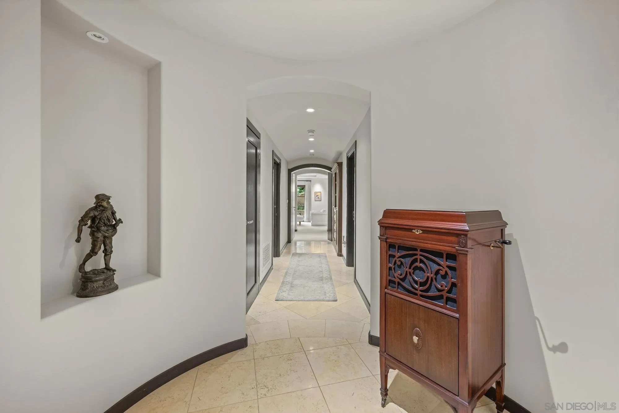 La Jolla, California 92037, United States, 3 Bedrooms Bedrooms, ,3 BathroomsBathrooms,Residential,Active,196977