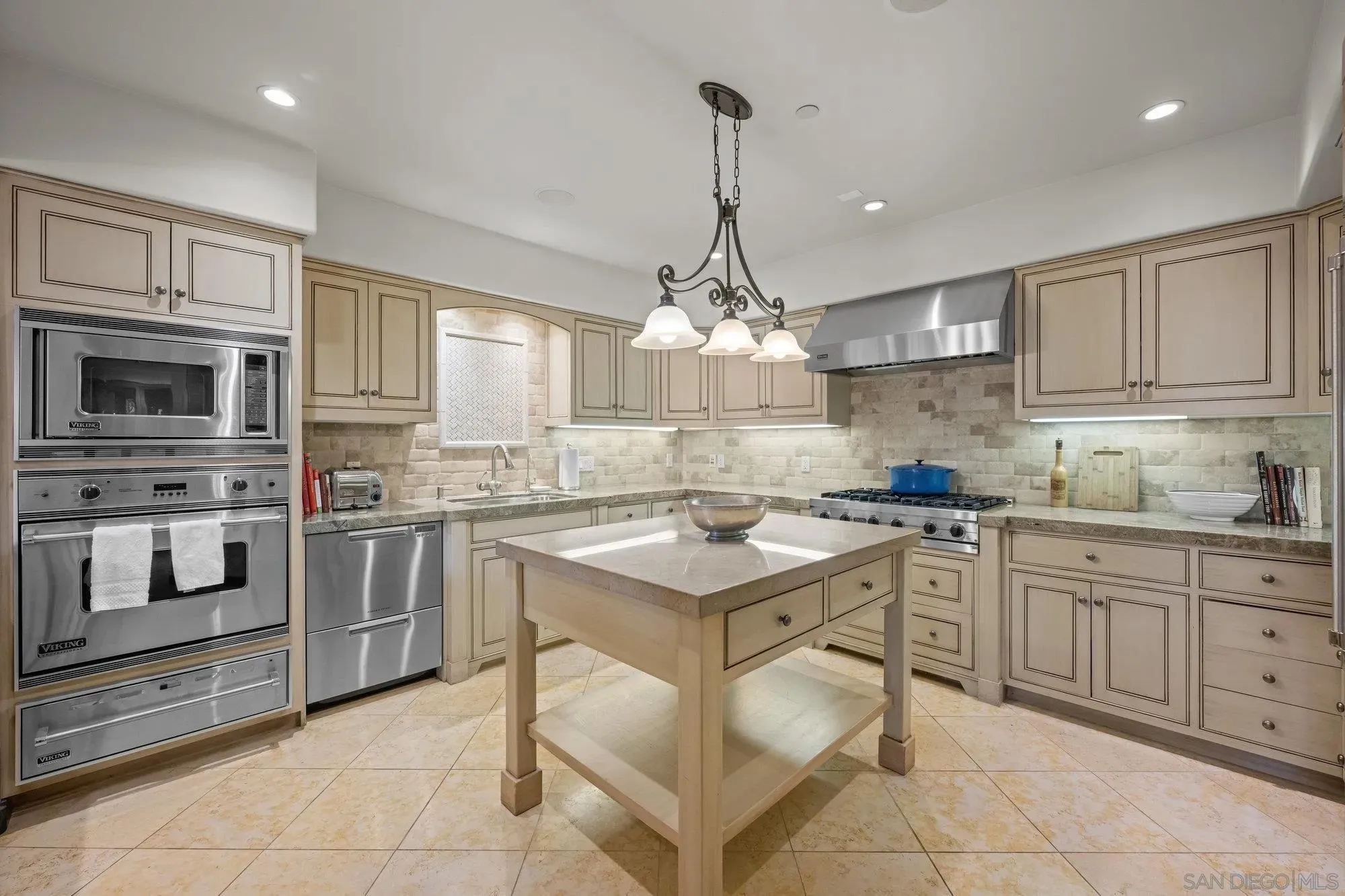 La Jolla, California 92037, United States, 3 Bedrooms Bedrooms, ,3 BathroomsBathrooms,Residential,Active,196977