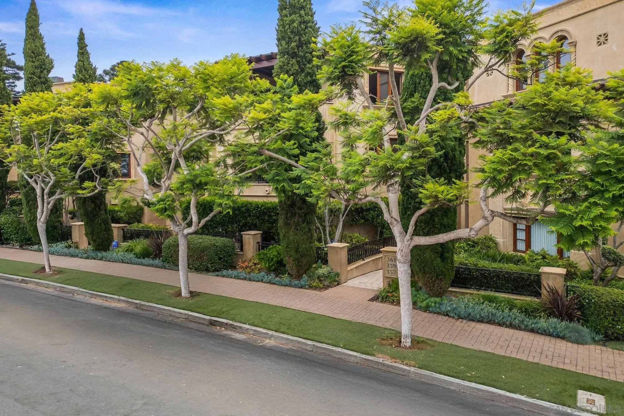 La Jolla, California 92037, United States, 3 Bedrooms Bedrooms, ,3 BathroomsBathrooms,Residential,Active,196977