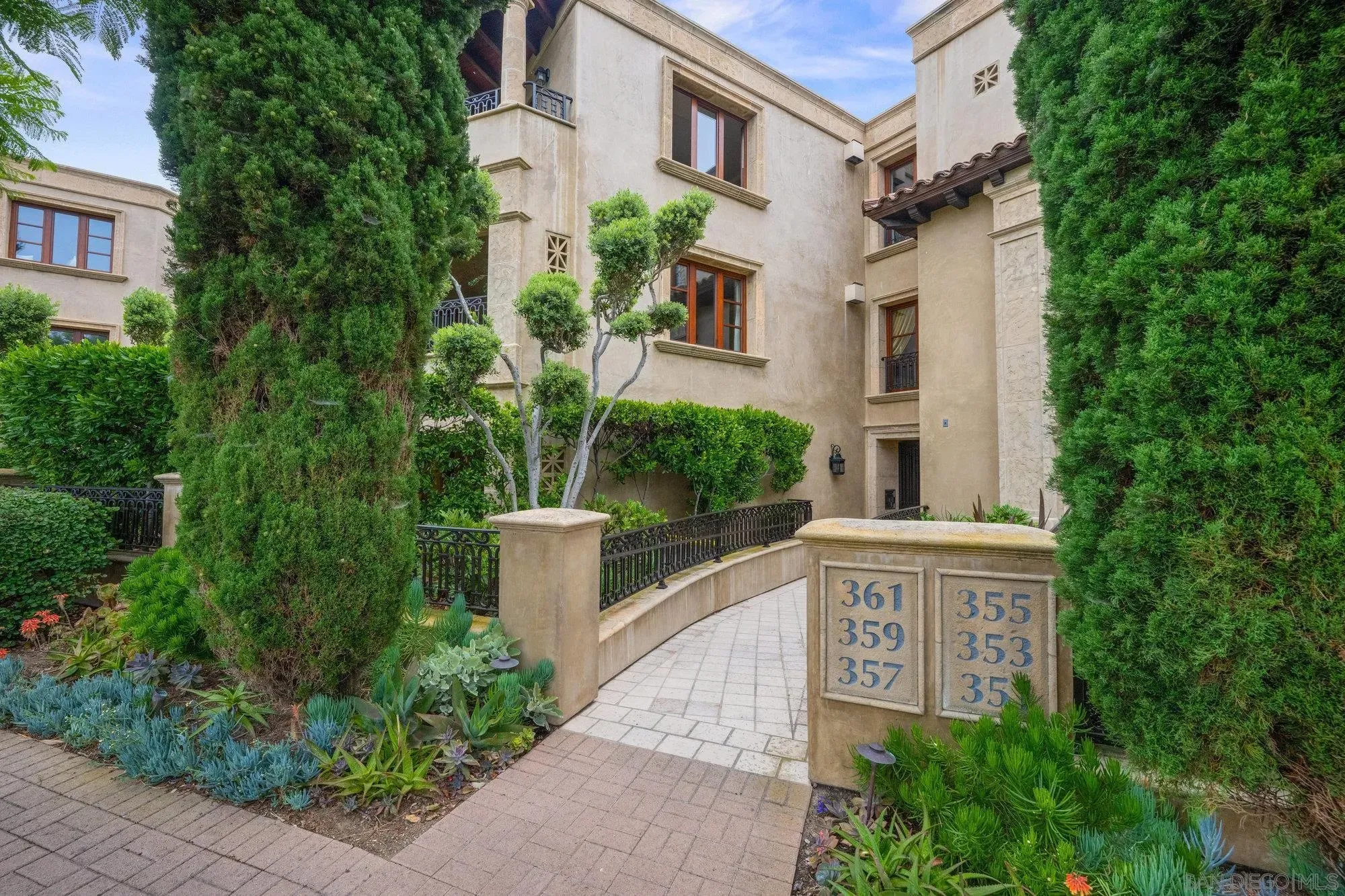 La Jolla, California 92037, United States, 3 Bedrooms Bedrooms, ,3 BathroomsBathrooms,Residential,Active,196977