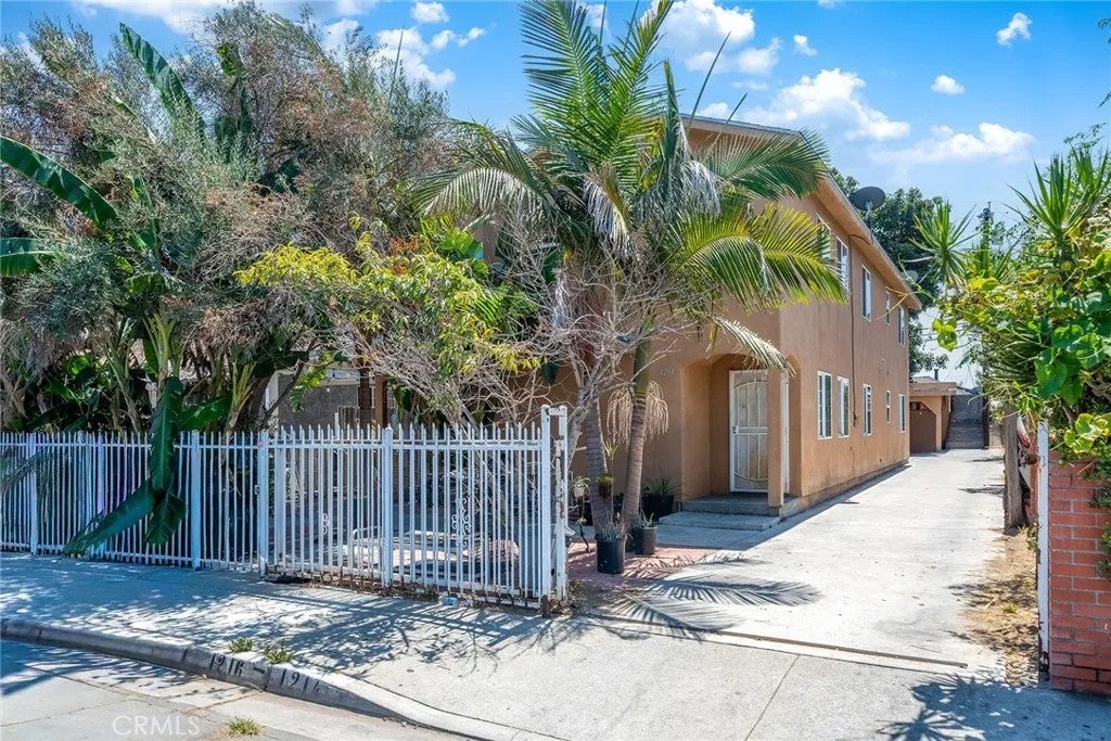 1214 E -1216 E 66th