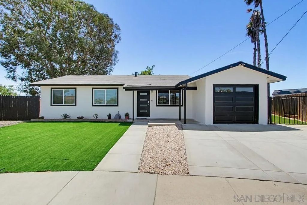 Photo of 4801 Siesta Place, Oceanside, CA 92057 (MLS # 260010297)
