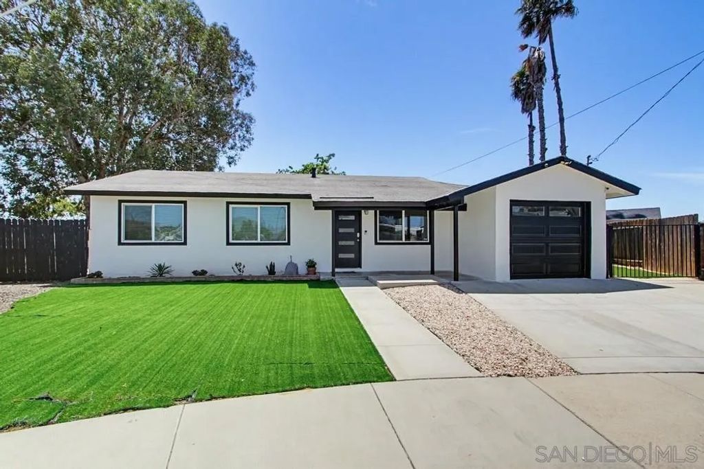 Photo of 4801 Siesta Place, Oceanside, CA 92057 (MLS # 260010297)