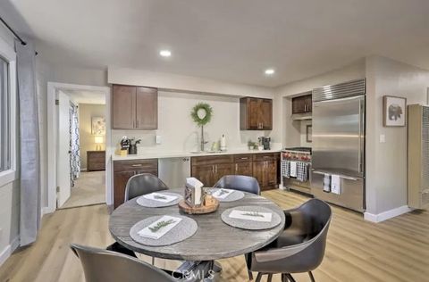 Photo of 304 E Fairway Blvd, Big Bear Lake, CA 92314 (MLS # SW26057376)