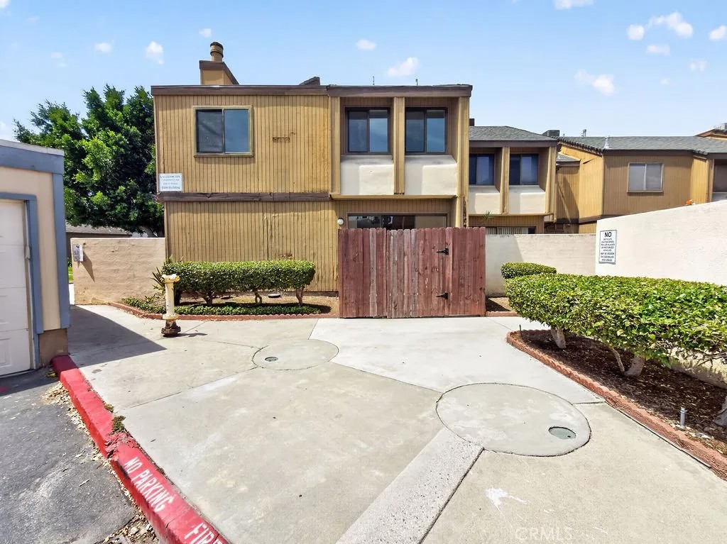 1381 S Walnut 2304