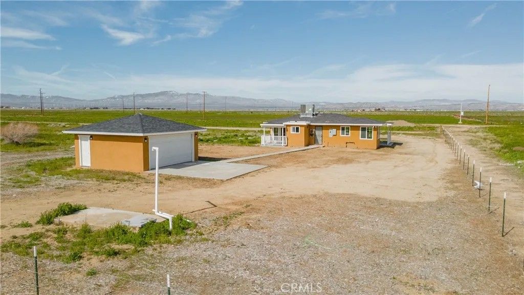 Photo of 49040 70th St, Lancaster, CA 93536 (MLS # SR26084134)