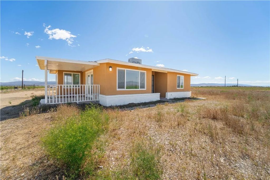 Photo of 49040 70th St, Lancaster, CA 93536 (MLS # SR26084134)