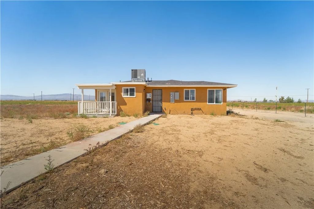 Photo of 49040 70th St, Lancaster, CA 93536 (MLS # SR26084134)