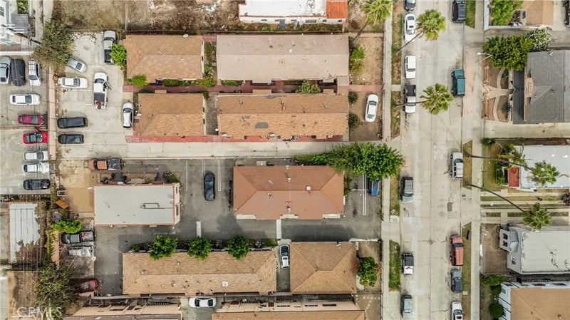6401 S Victoria