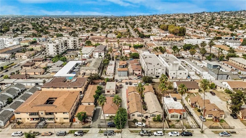6401 S Victoria