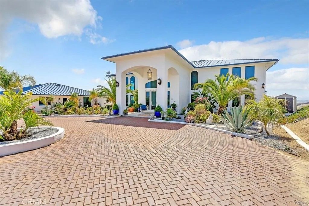 Photo of 31460 Aquaduct Road, Bonsall, CA 92003 (MLS # SW25131964)