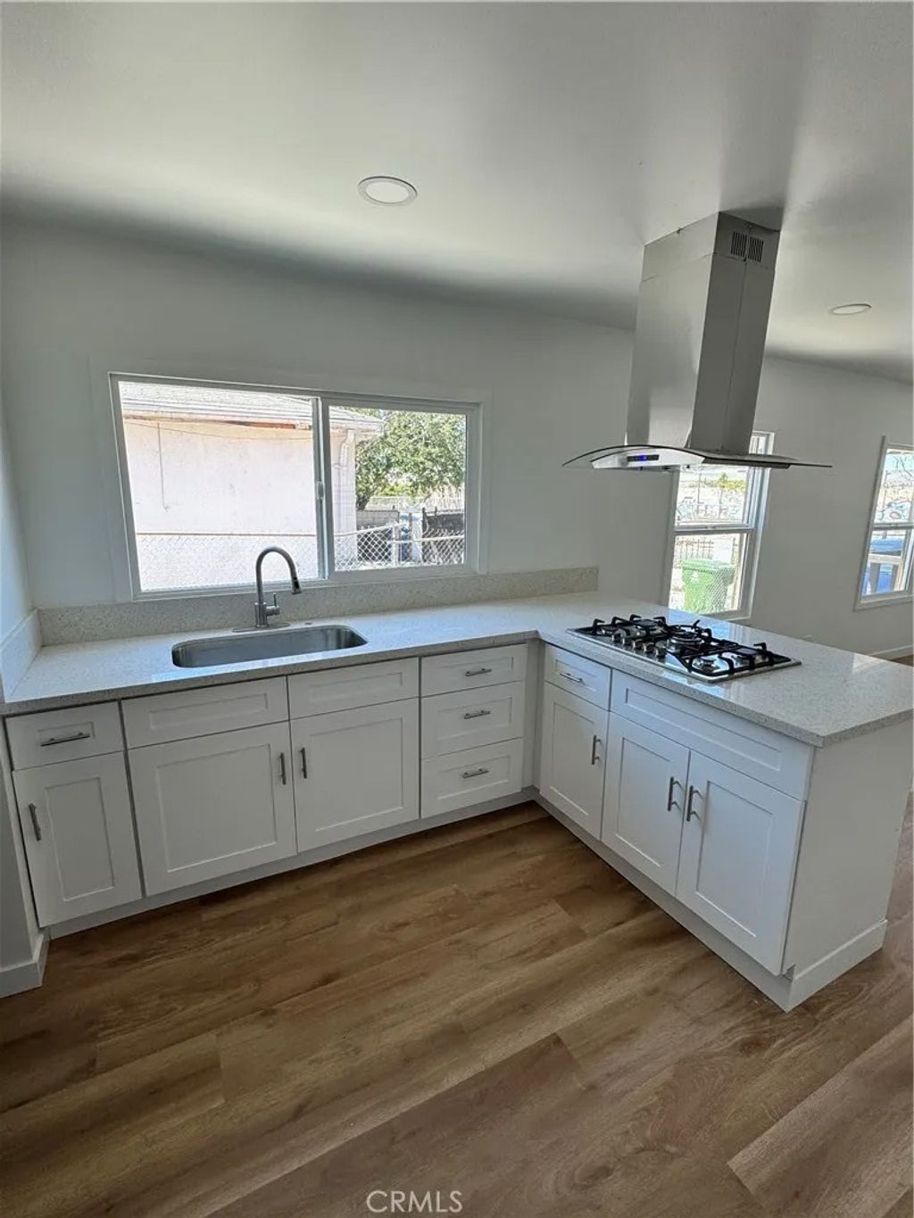 Photo of 924 E Lanzit Ave, Los Angeles, CA 90059 (MLS # DW26025581)