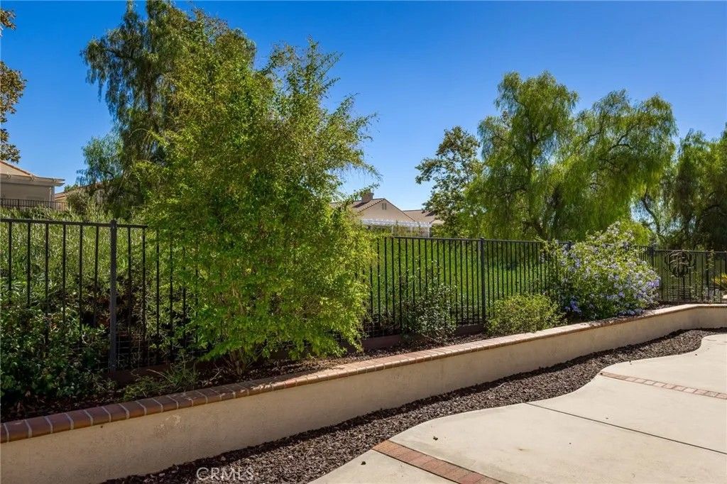 Photo of 39900 Corte Calanova, Murrieta, CA 92562 (MLS # SW25241145)