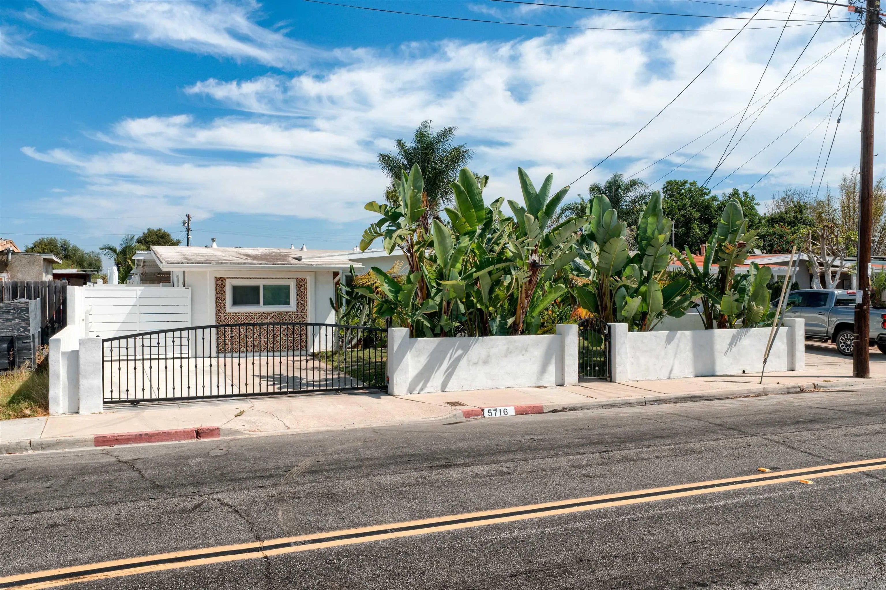 5716 Redwood