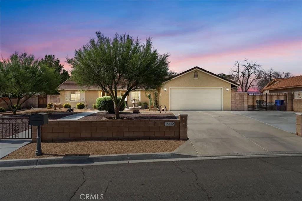 Photo of 16412 Pauhaska RD, Apple Valley, CA 92307 (MLS # HD26185321)