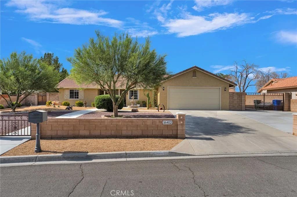 Photo of 16412 Pauhaska RD, Apple Valley, CA 92307 (MLS # HD26185321)