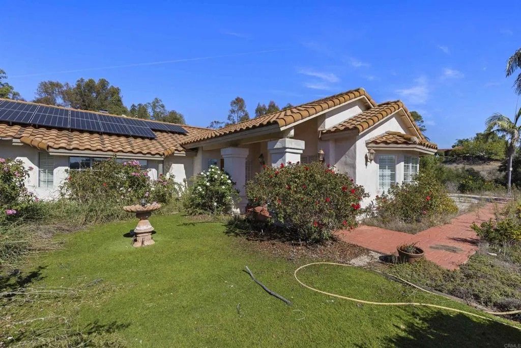 Photo of 1007 Capra Way, Fallbrook, CA 92028 (MLS # NDP2510380)