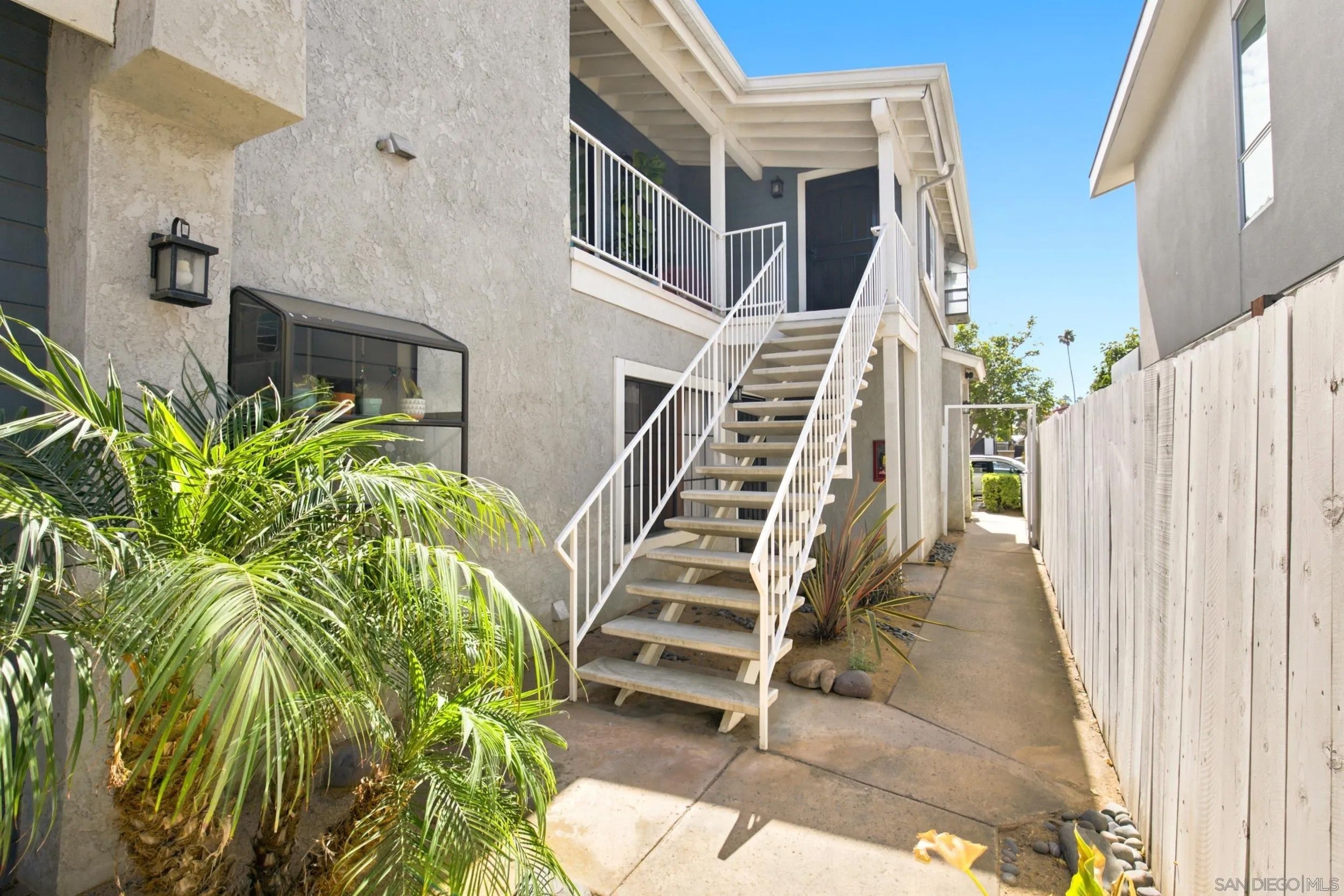 4475 Campus Ave 4