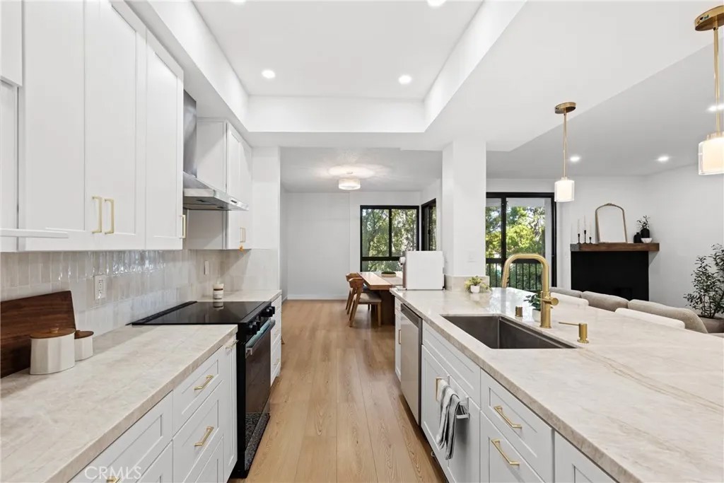 4477 Wilshire Boulevard 202