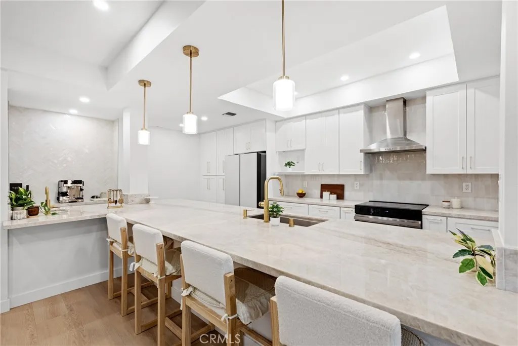 4477 Wilshire Boulevard 202