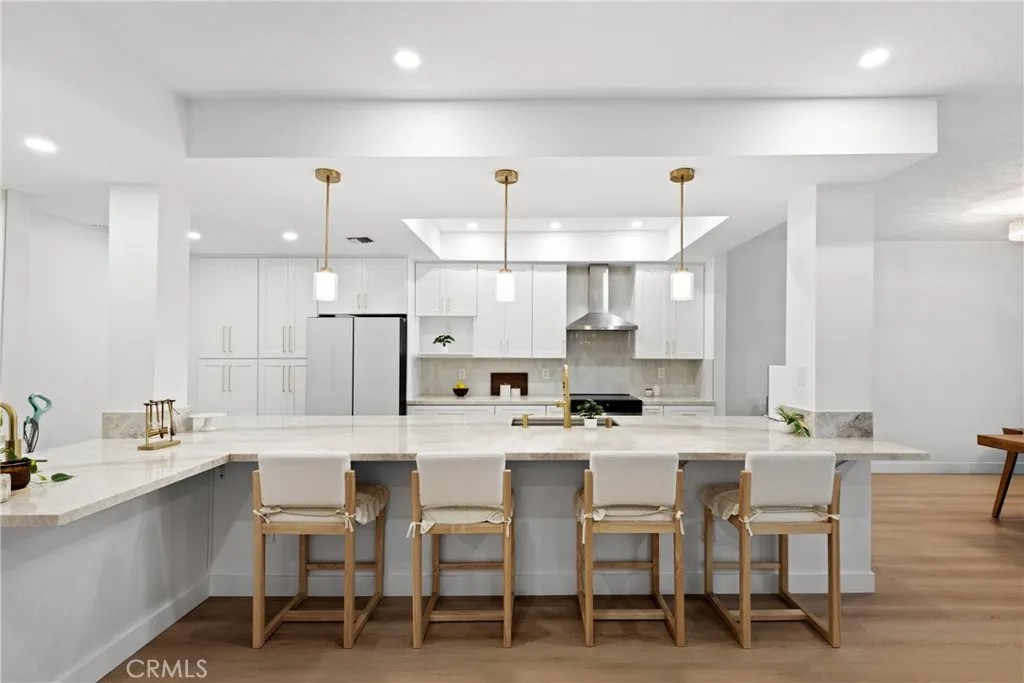 4477 Wilshire Boulevard 202