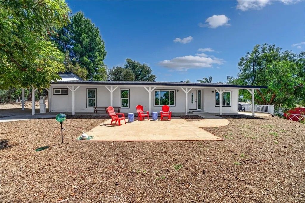 Photo of 36210 Tonto Ln, Temecula, CA 92592 (MLS # SW26085114)