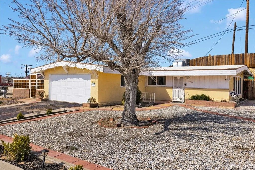 Photo of 16824 Crestview Dr, Victorville, CA 92395 (MLS # HD26057078)