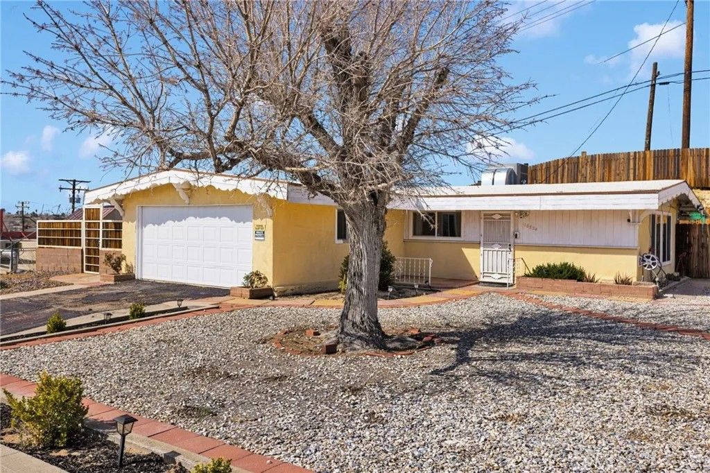 Photo of 16824 Crestview Dr, Victorville, CA 92395 (MLS # HD26057078)