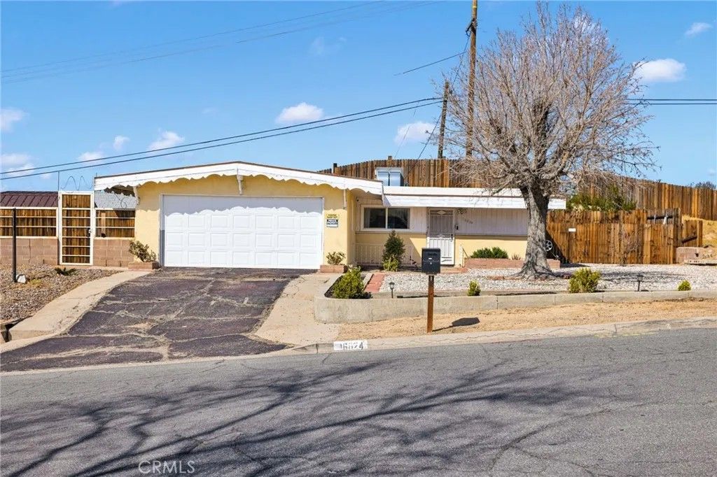Photo of 16824 Crestview Dr, Victorville, CA 92395 (MLS # HD26057078)
