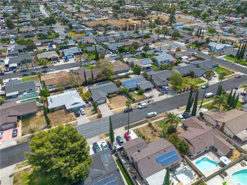 9087 Rosecrest