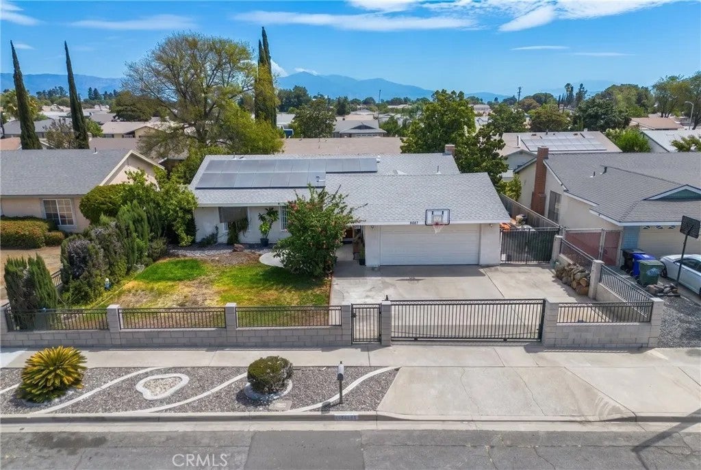 9087 Rosecrest