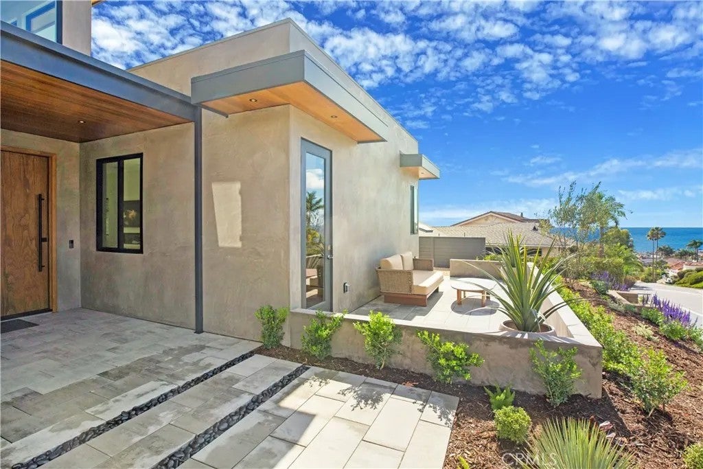 408 Avenida Presidio