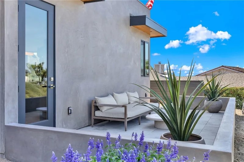 408 Avenida Presidio