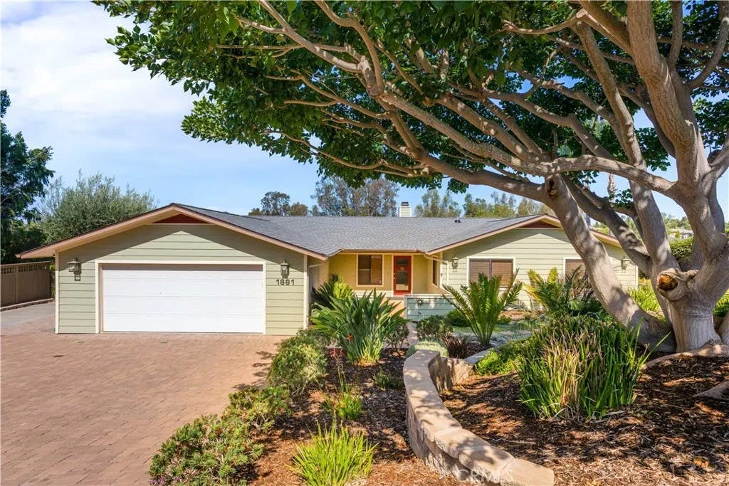 Photo of 1691 Pepper Tree PL, Fallbrook, CA 92028 (MLS # SW26129942)