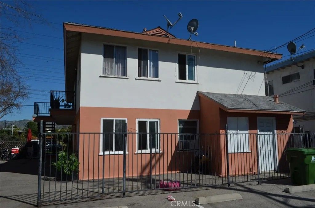 Photo of 5909 Whitnall Hwy, North Hollywood, CA 91601 (MLS # SR26040606)