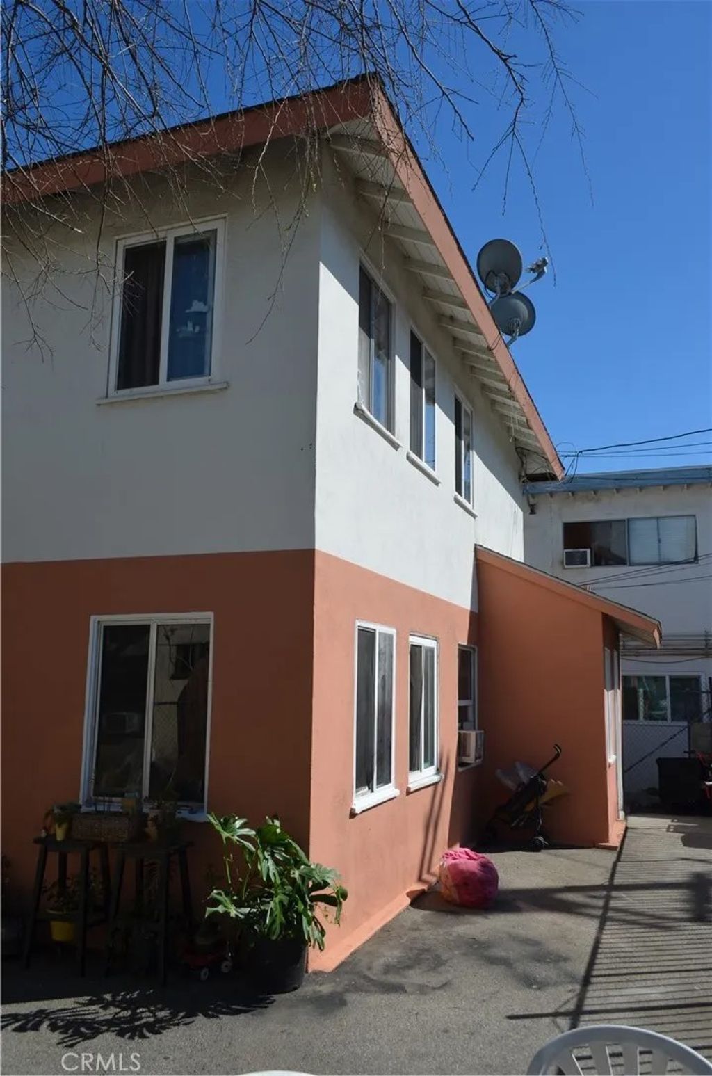 Photo of 5909 Whitnall Hwy, North Hollywood, CA 91601 (MLS # SR26040606)