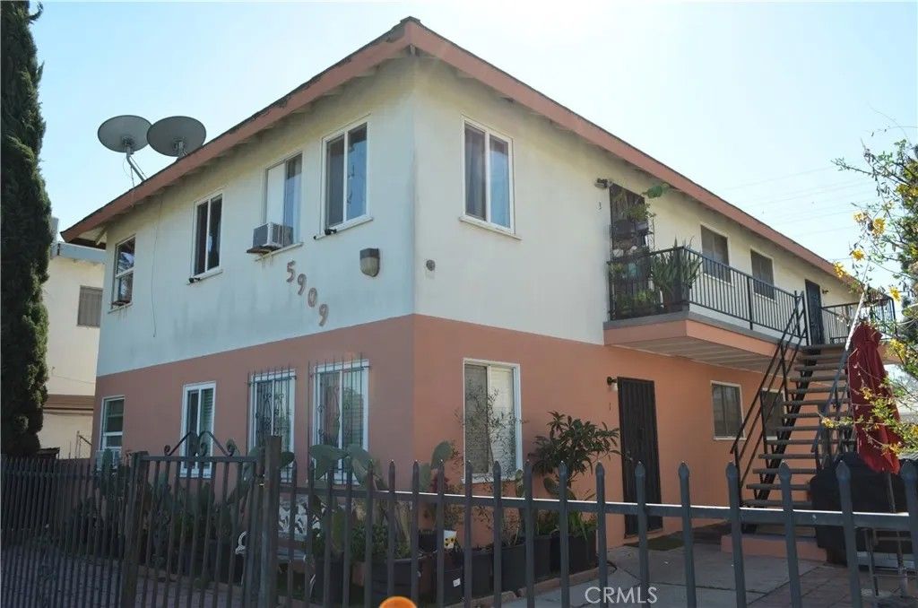 Photo of 5909 Whitnall Hwy, North Hollywood, CA 91601 (MLS # SR26040606)