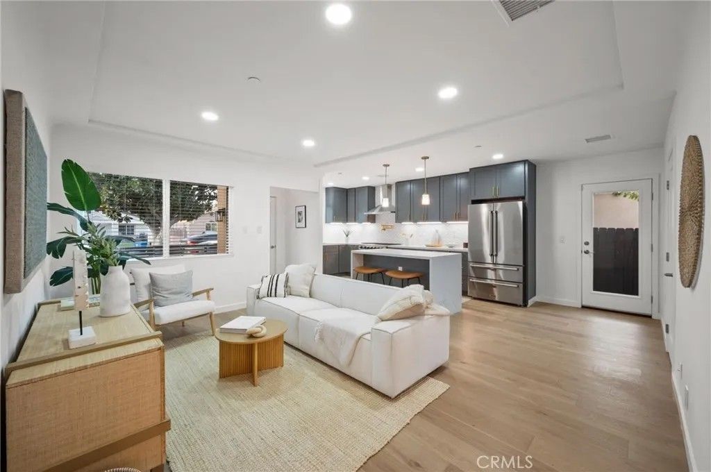 Photo of 14328 Emelita Street, Sherman Oaks, CA 91401 (MLS # SR26062412)