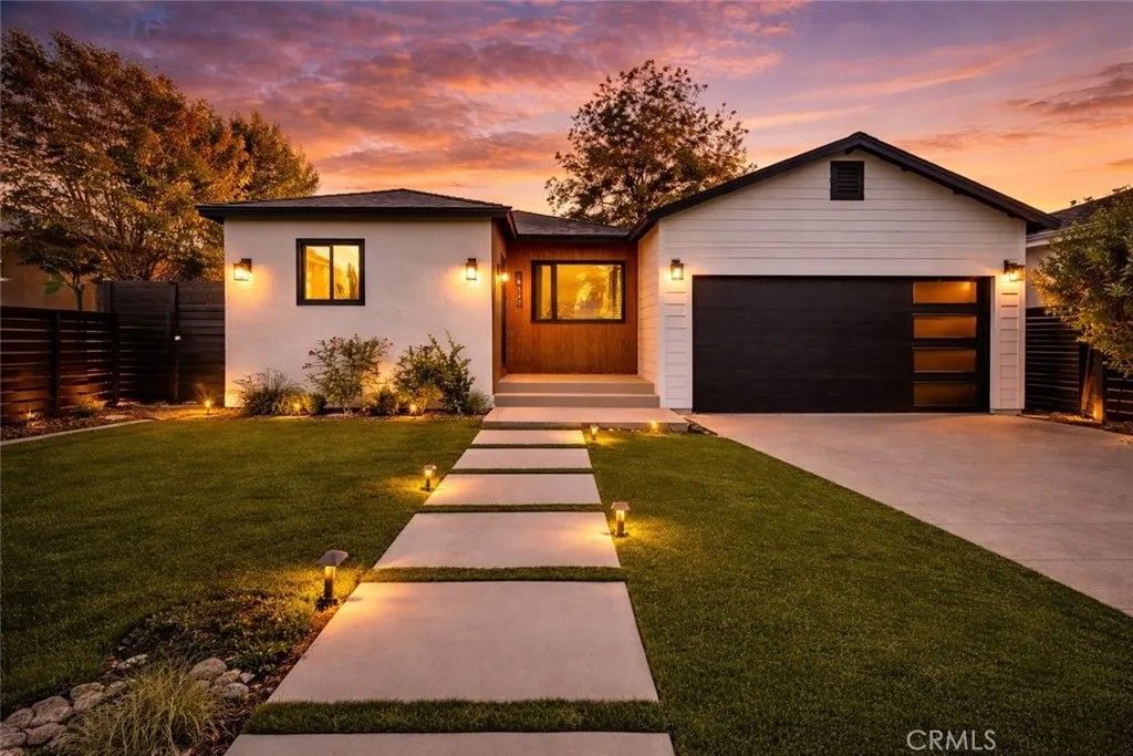 Photo of 14328 Emelita Street, Sherman Oaks, CA 91401 (MLS # SR26062412)