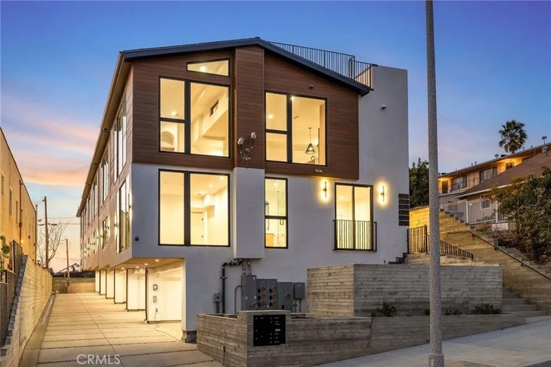 953 Everett Street