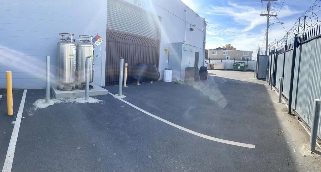 Photo of 950 89Th Ave, Oakland, CA 94621 (MLS # 250041656)