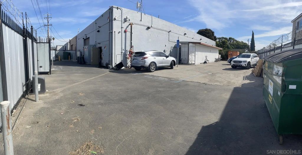 Photo of 950 89Th Ave, Oakland, CA 94621 (MLS # 250041656)