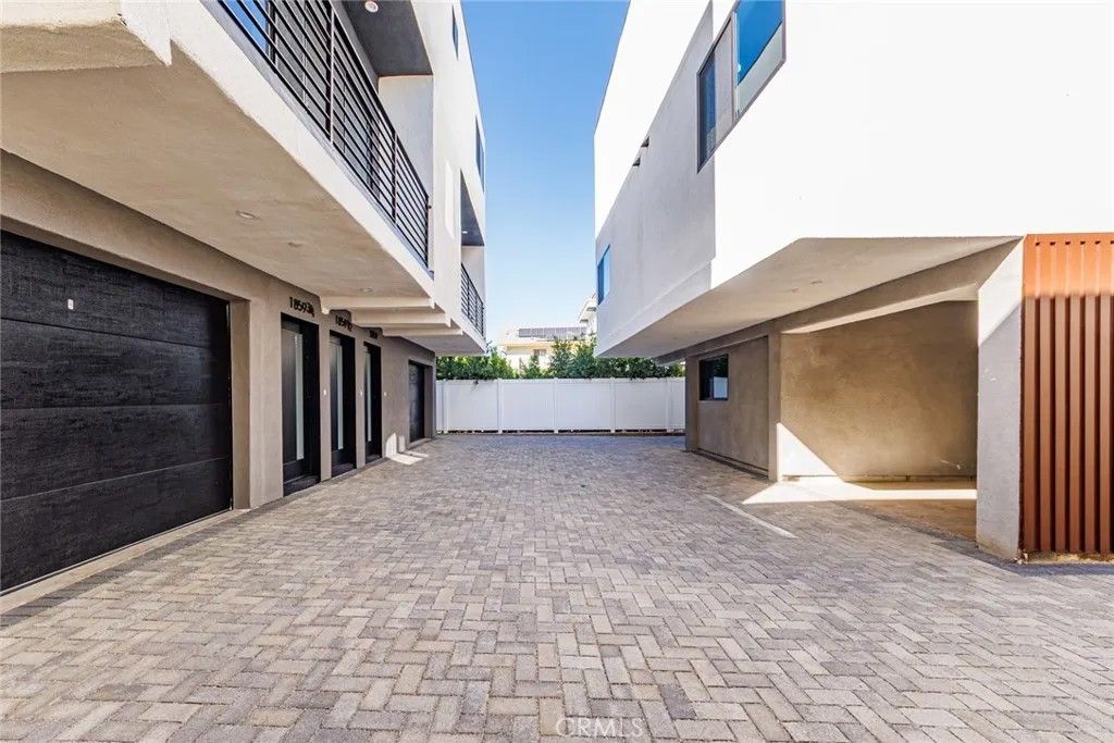 Photo of 1857 Crenshaw Boulevard #.5, Los Angeles, CA 90019 (MLS # BB25282399)