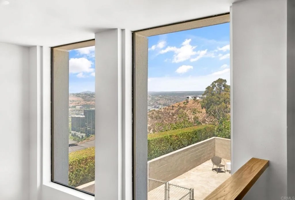 3112 North Mountain View Drive
