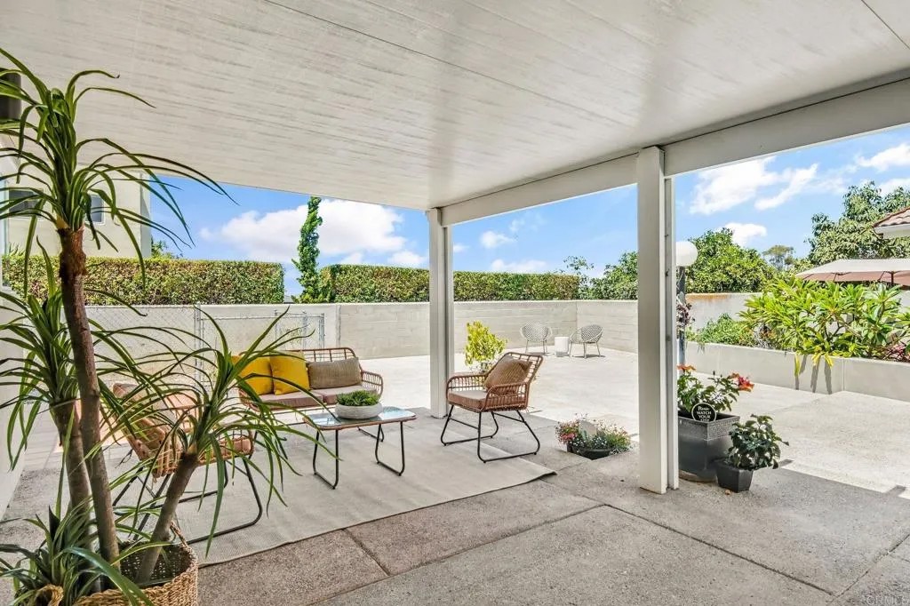 3112 North Mountain View Drive