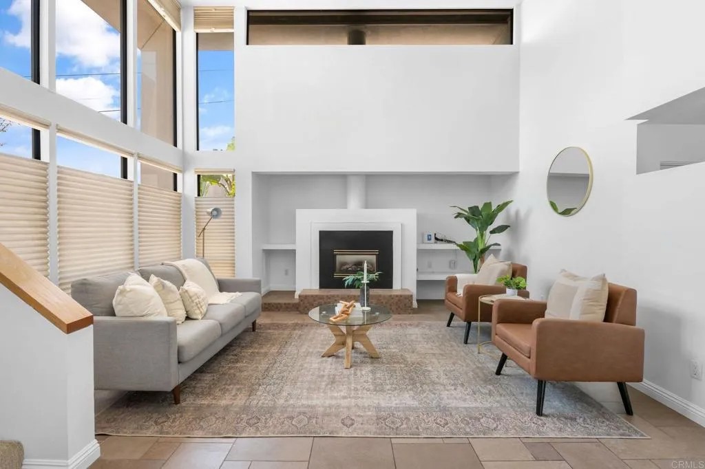 3112 North Mountain View Drive
