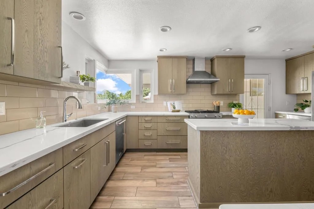 3112 North Mountain View Drive