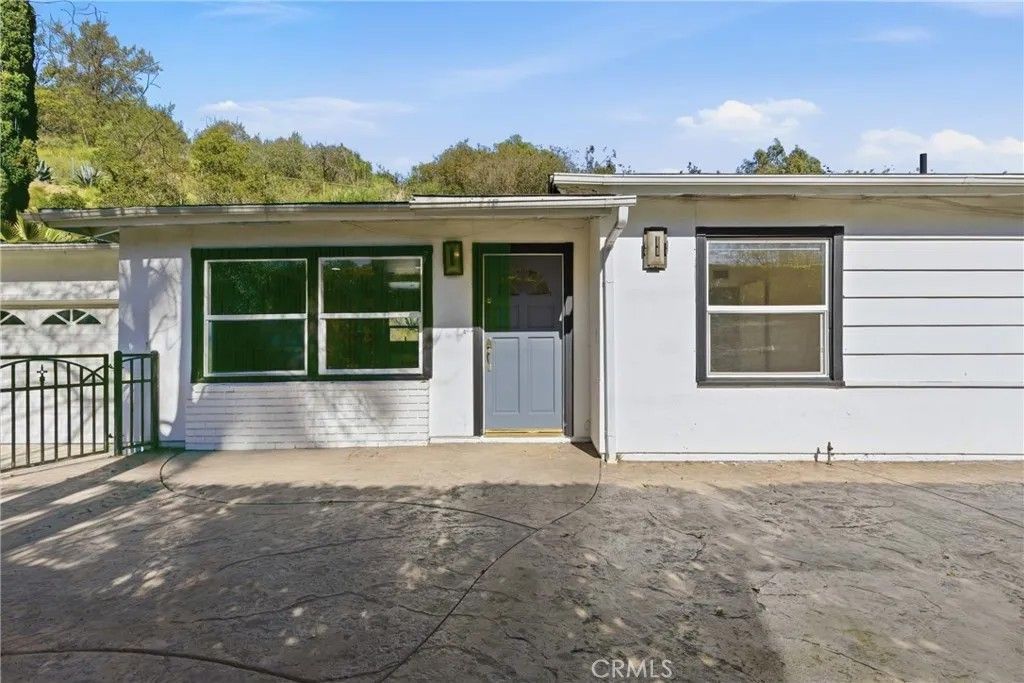 Photo of 8123 Amor Road, Los Angeles, CA 90046 (MLS # GD26009809)